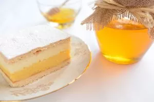 60288425 – honey cake with vanilla and whipped cream